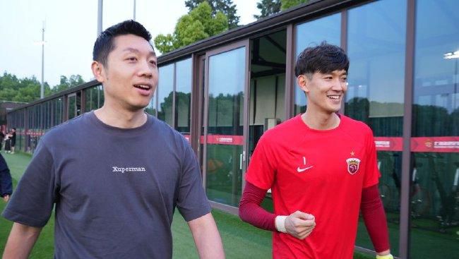 TA：德布劳内改变饮食和运动习惯，以确保长时间养伤不会影响他TheAthletic撰文谈到了德布劳内的话题，该文表示德布劳内改变饮食和运动习惯，以确保长时间养伤不会影响他。